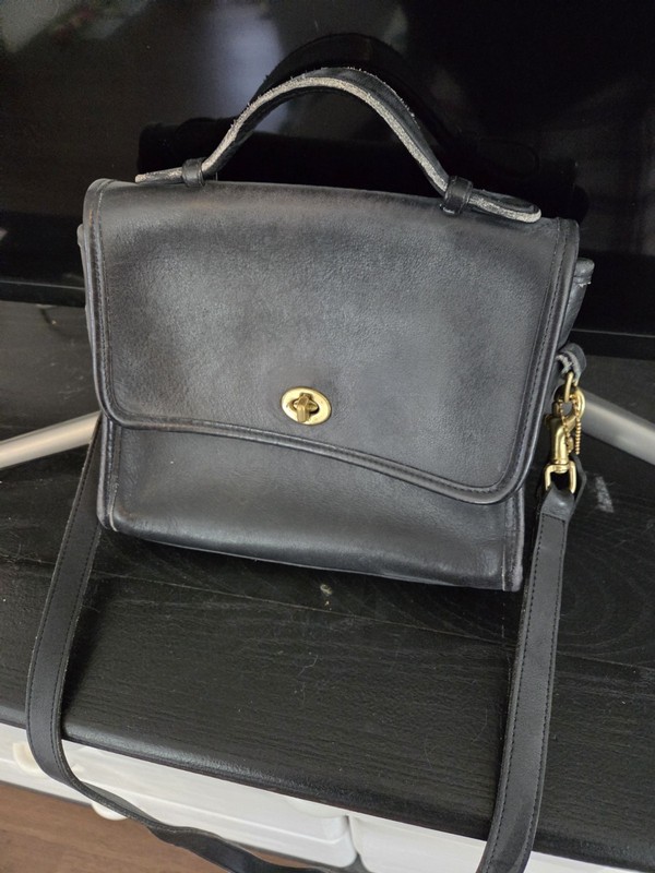 Vintage Coach Court Bag Black Genuine Leather Crossbody Shoulder Bag 9870