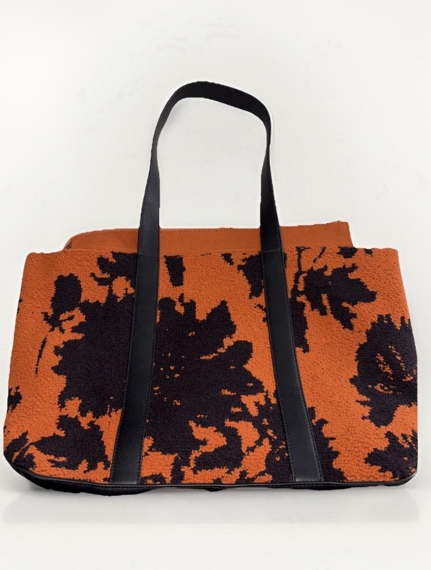 NWT VOILE BLANCHE Safari Mid size Winter Knit Purse in Douglas Orange- Black
