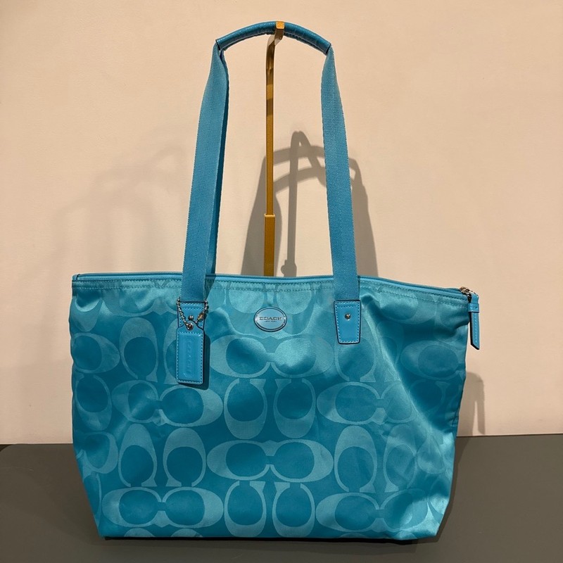 coach weekender tote bag in sky blue