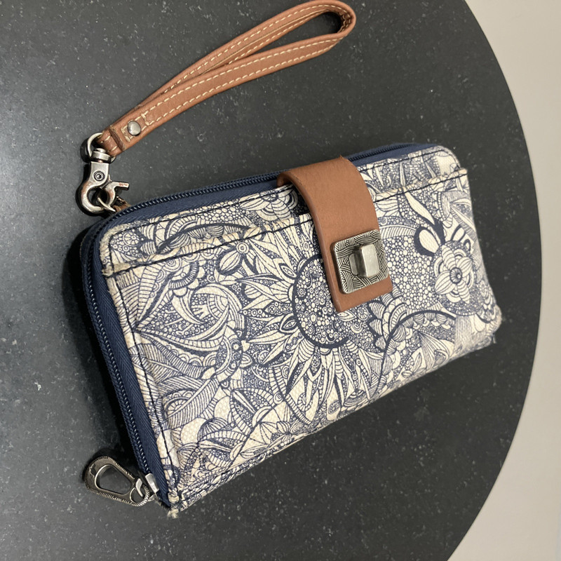 Sakroots Wallet Wristlet Clutch Phone Credit Card Purse.