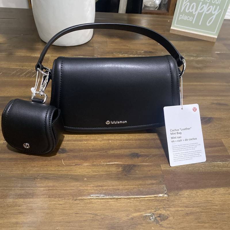NWT Lululemon Athletica Cactus Leather Alternative Mini Bag 1.2L – Black/Silver