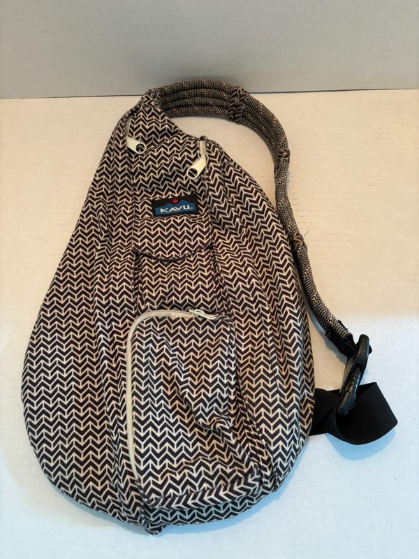 KAVA Crossbody Bag 5 Pockets Black and White Cheveron Pattern USED 18in X 11in