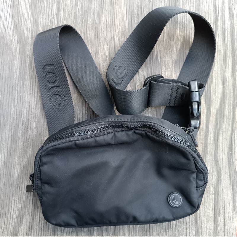 Lole Black Belt Bag With Adjustable Strap Unisex Crossbody Fanny Pack Waist