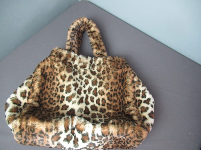NWOT Cabi Over Sized Carry Bag – Leopard Print – 14″ x 7″ x 14″ – b6 ck