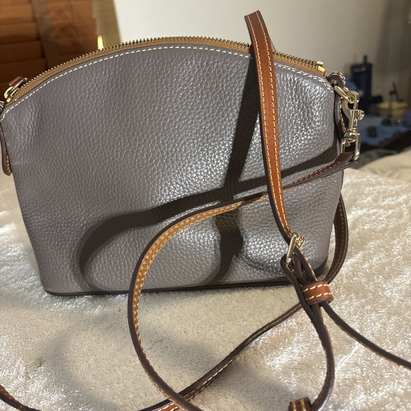 New Trendy Dooney & Bourke Pebble Grain Suki Crossbody Shoulder Bag In Grey gallery