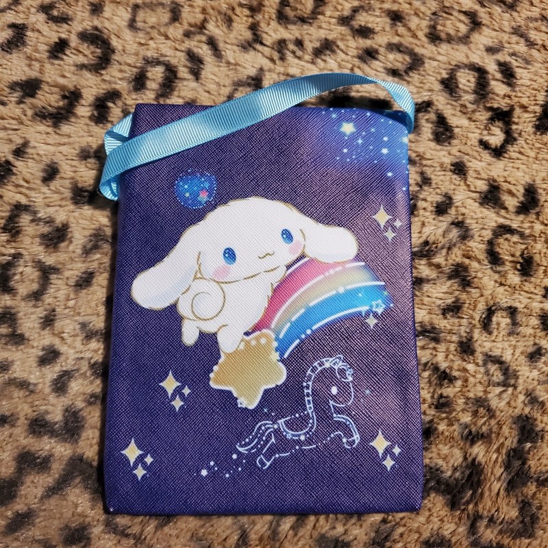 CINNAMON ROLL CROSSBODY BAG gallery