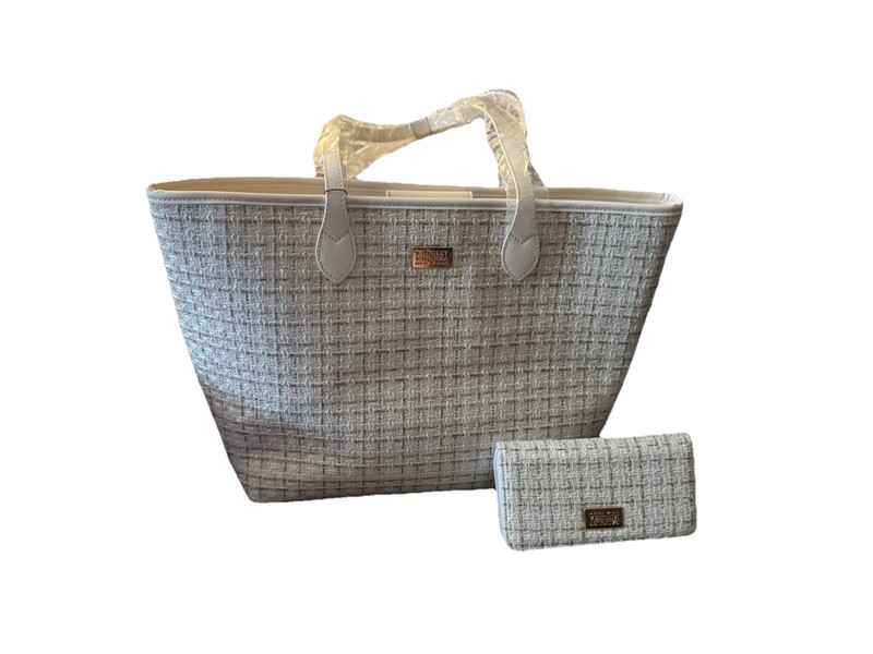 BADGLEY MISCHKA Tara Tweed Lg Tote Bag W/ Matching Wallet, White Plaid ￼