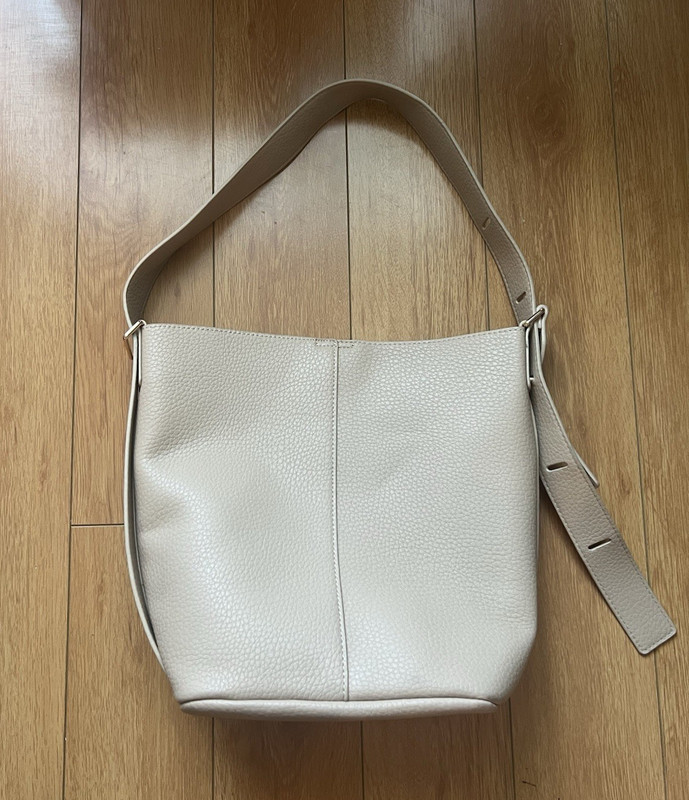 Beige Medium Shoulder Bag Magnetic Closure Adjustable Strap Lined Pockets Gold