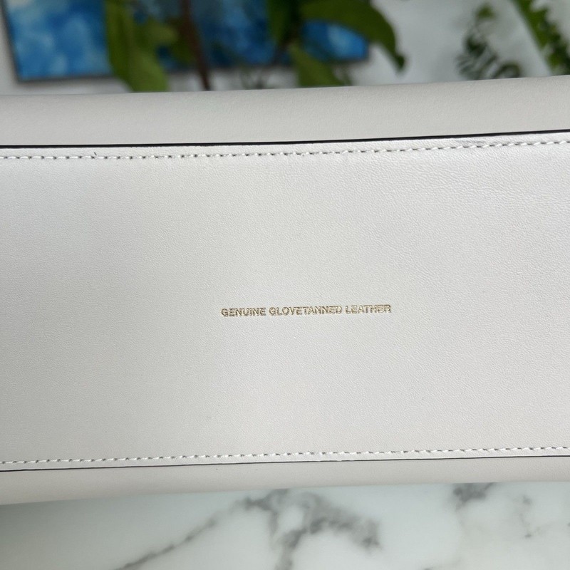 NWT Coach Cashin Carry 32 Trompe L’oeil C9724 Spring 2022 Runway Collection gallery