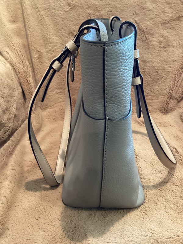 D39b Michael Kors Gray Tote with Pockets & Zip Closure. See Photos ST135 gallery