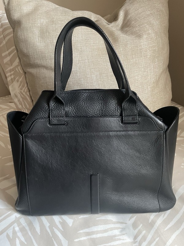 Lindsey Nicole Black Tote Bag Zip Closure Inner Pockets Lined w/ Brand Card