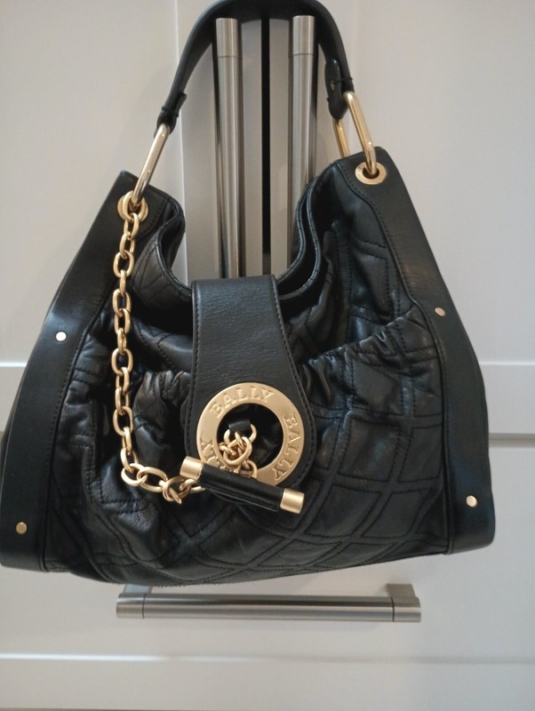 BALLY BLACK DIAMOND QUILTED LEATHER HOBO, EXCELLENT CONDITION