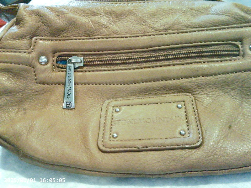 Beautiful Stone Mountain Leather Purse ( please read )