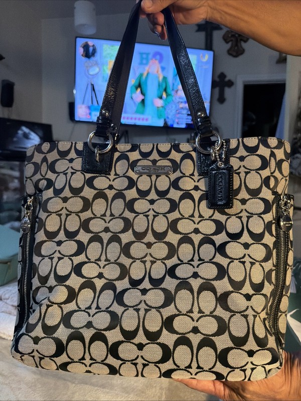 Coach F19388 Gallery Signature NS Zip Tote Black White/Black