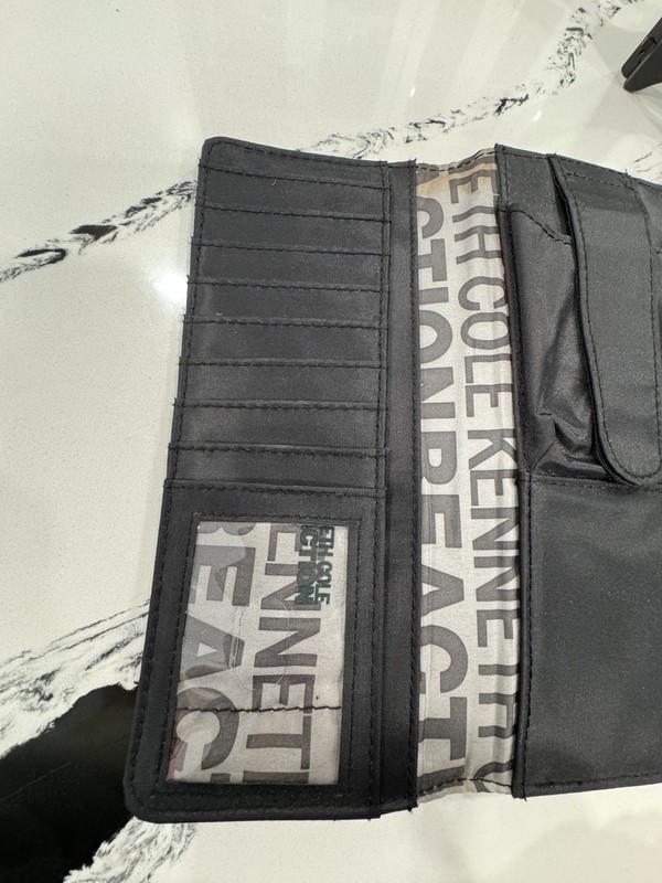 Kenneth Cole Reaction Trifold Wallet Black Patent Leather Faux Snakeskin 7-3/4” gallery