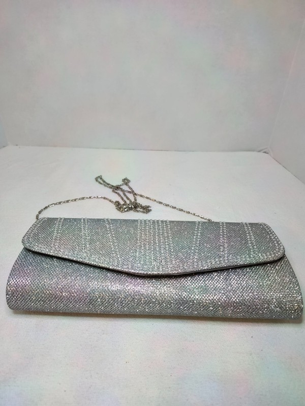 BEAUTIFUL WOMENS SILVER EVENING HANDBAG , CLUCH, SHOULDER, OR CROSSBODY