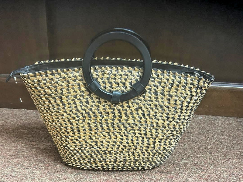 Vintage Coldwater Creek straw/rattan handbag with wooden handles - Gorgeous!