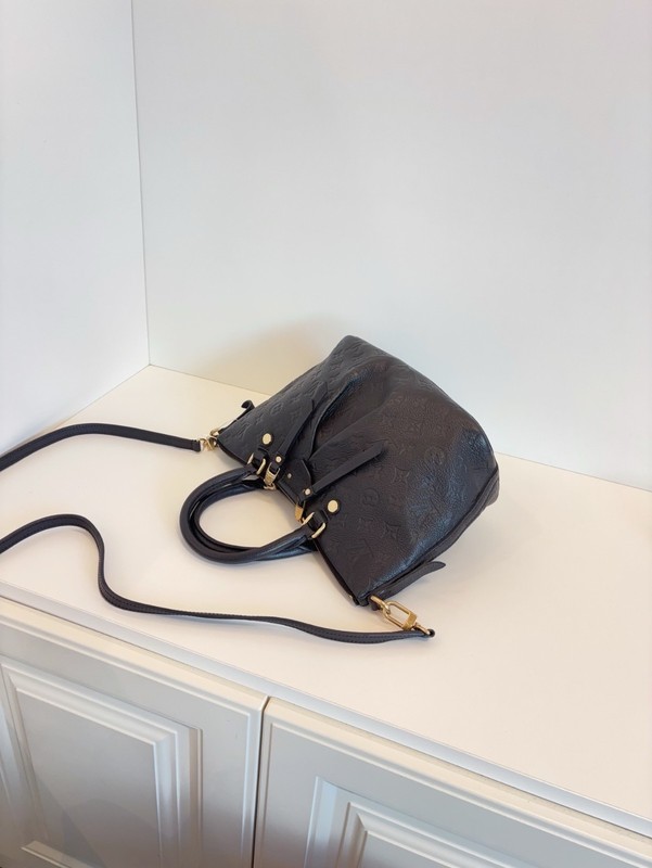 Louis Vuitton Black Full Leather Embossed Dumpling Handbag （26×21×13）cm gallery
