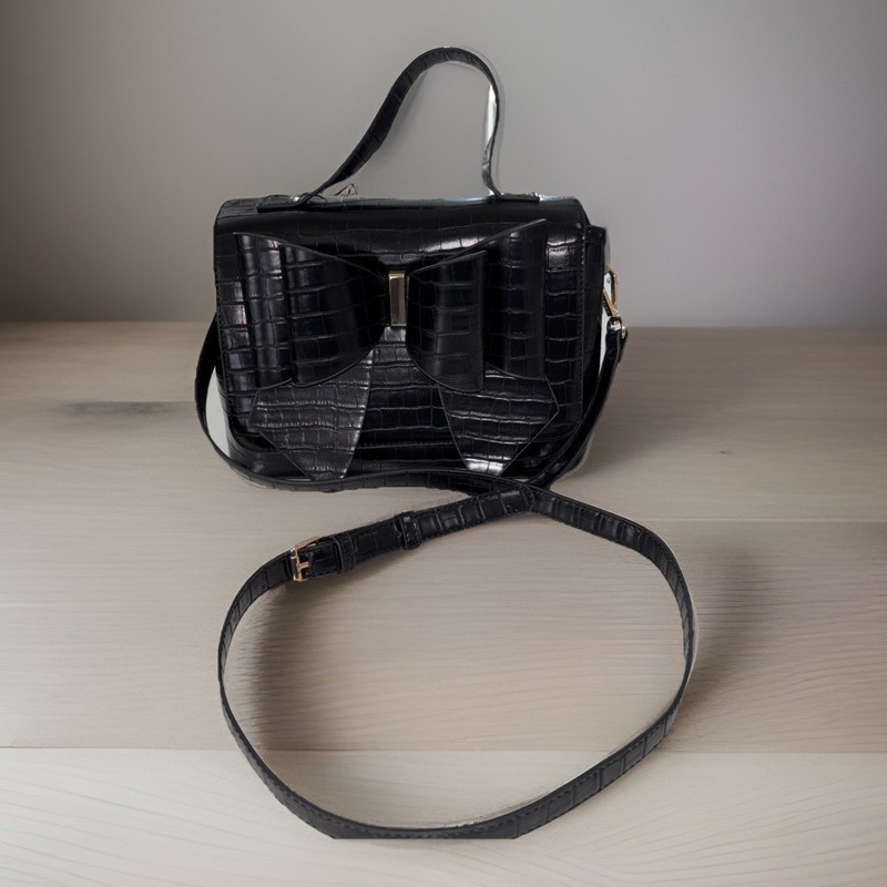 LIKE DREAMS New Elegant Black Crossbody Bag with Bow and Gold Chain Crossbody