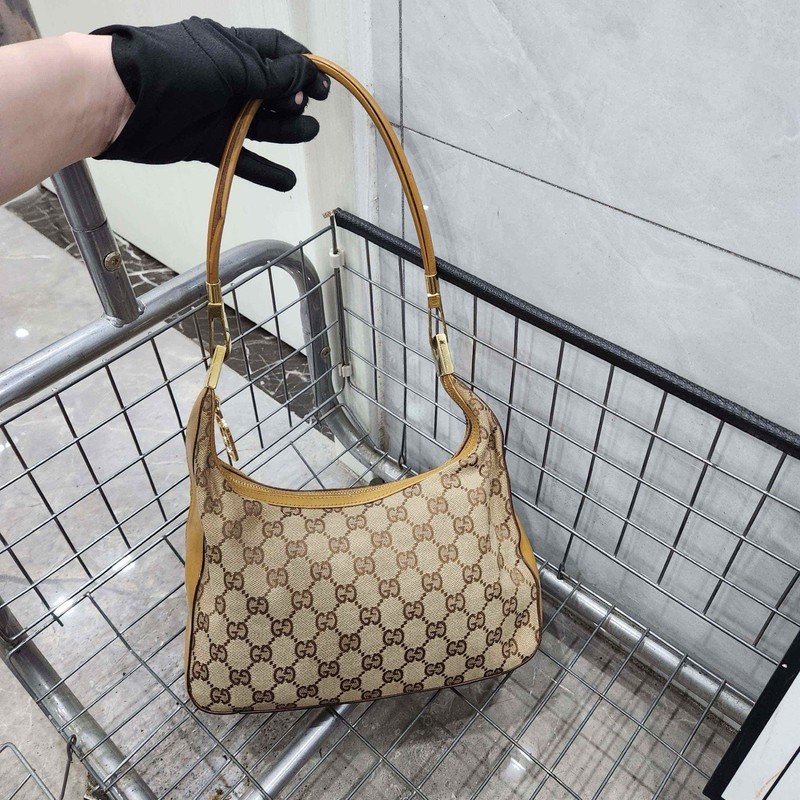 Gucci Pre-Owned Authentic Underarm Bag Monogram Length 25, width 5, height 16.