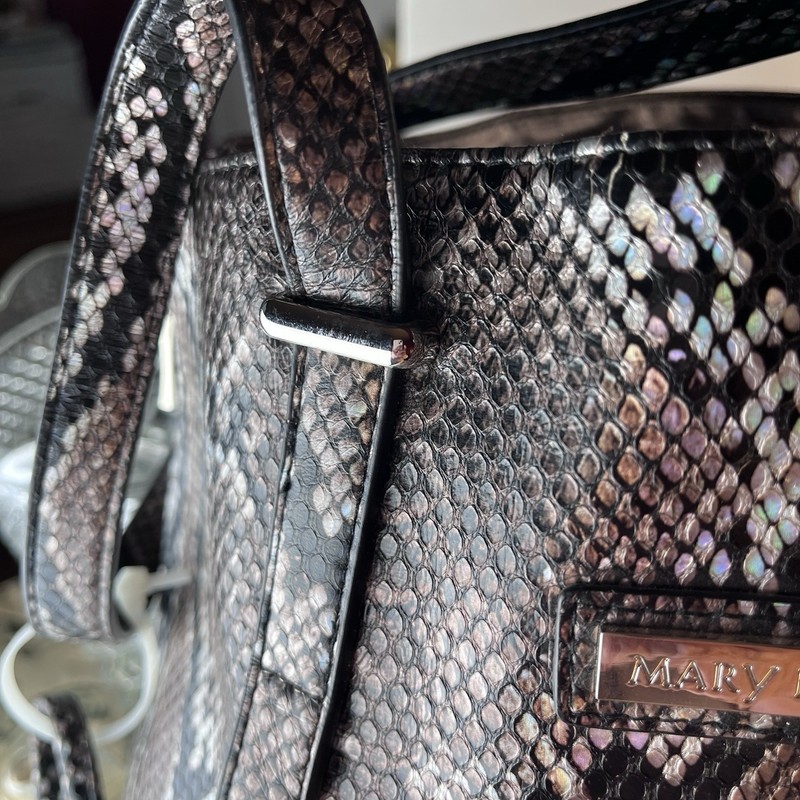 Mary Kay Faux Snakeskin Shoulder Tote Bag w/ Zippered Wristlet - NWOT Expandable gallery