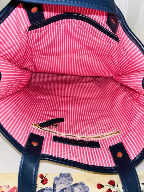 Draper James Vanderbilt "What Would Dolly Do?” Shoulder Bag RARE Used gallery