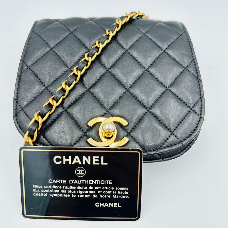 [Excellent] CHANEL Matelassé Chain Shoulder Bag Lambskin Black w/ Guarantee Card