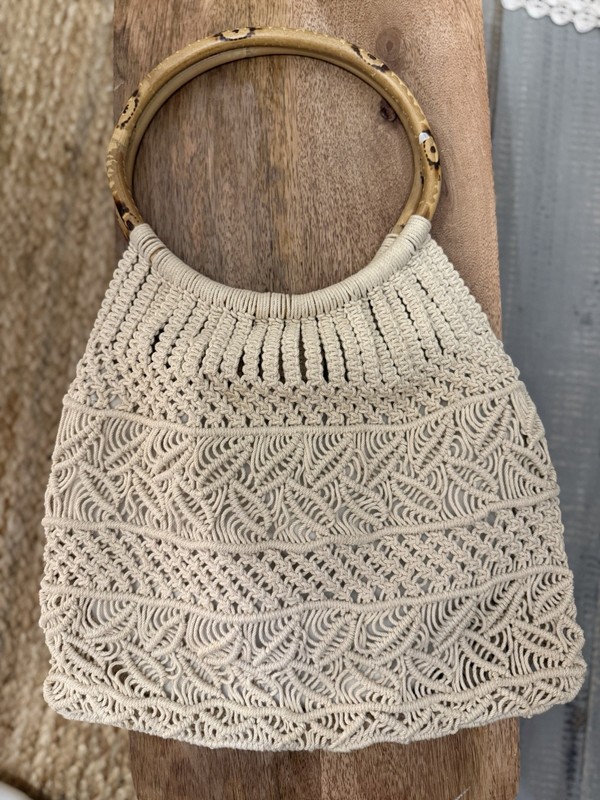 VTG Biege Macrame Leaf Crochet Handbag Bamboo Ring Handles 1970’s 12×14 & 7″D
