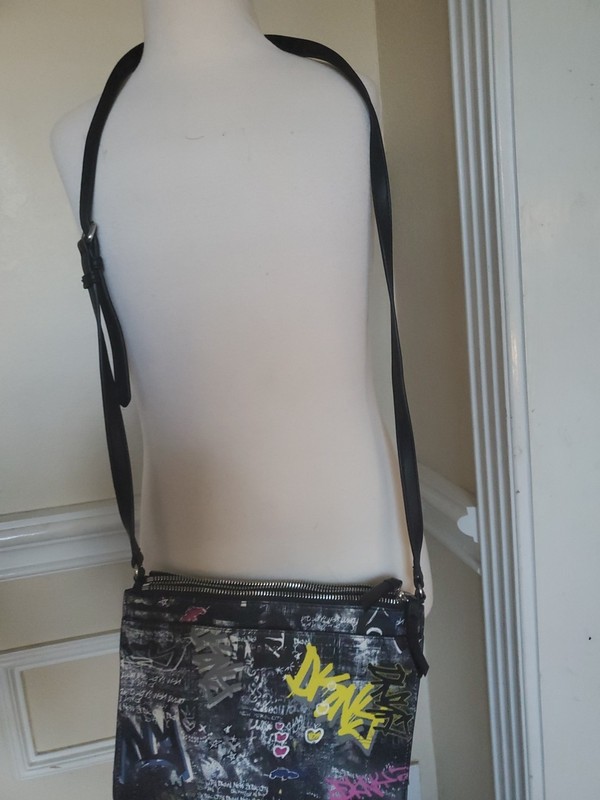 DKNY BRYANT PARK TZ Graffiti Double Zip Crossbody Bag Black MSRP $148 NWT