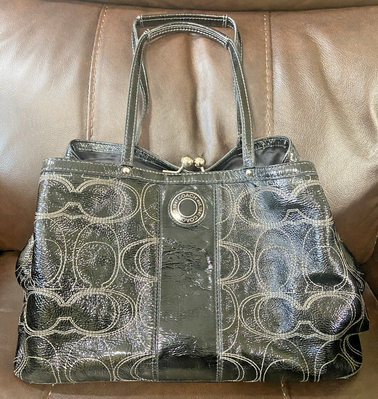 Coach Black Patent Leather Signature C Kiss lock Shoulder Bag F19215
