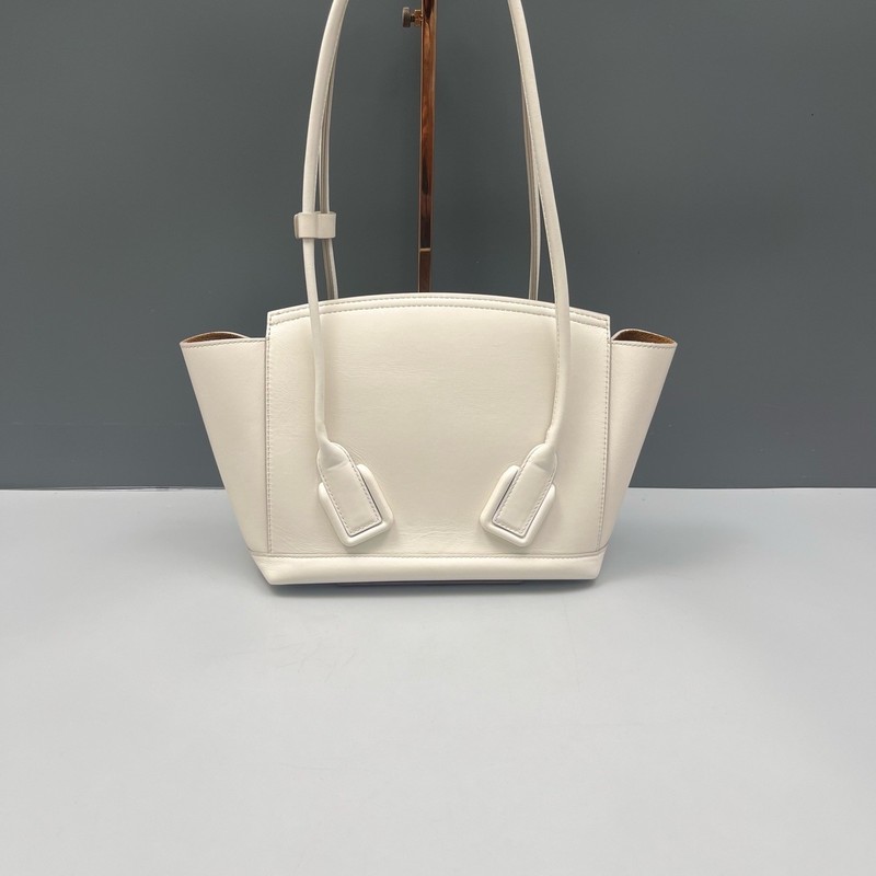 Bottega Veneta Pre-Owned Authentic Underarm Bag White 23*20*10 gallery