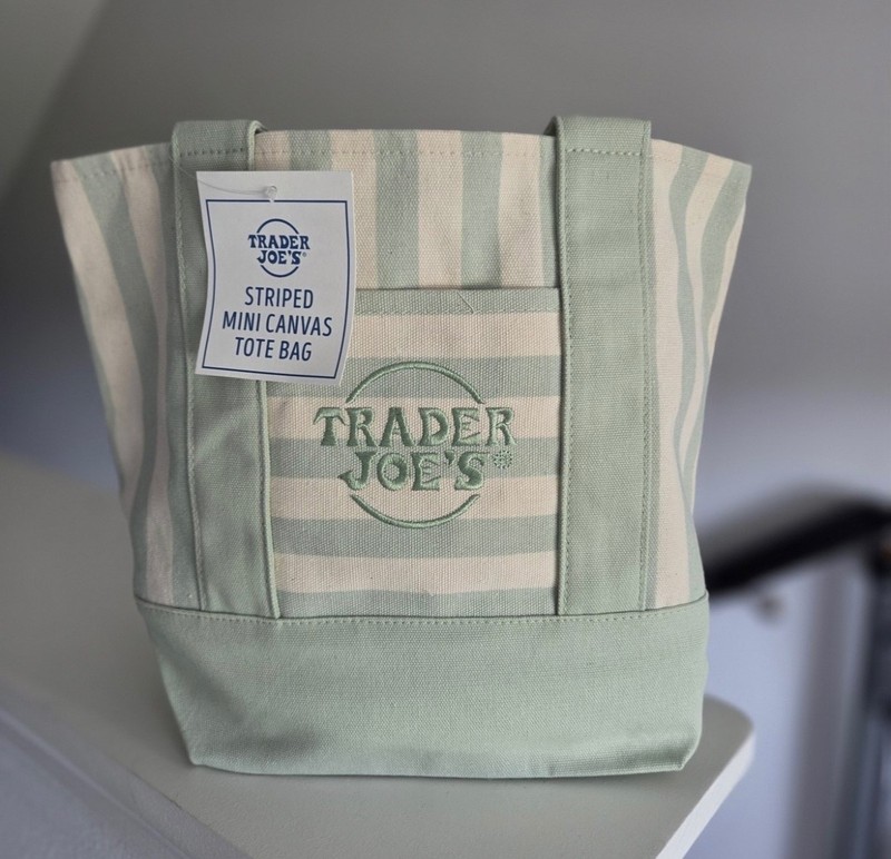 Trader Joe’s Brand New With Tag New Release Summer Striped Tote Green