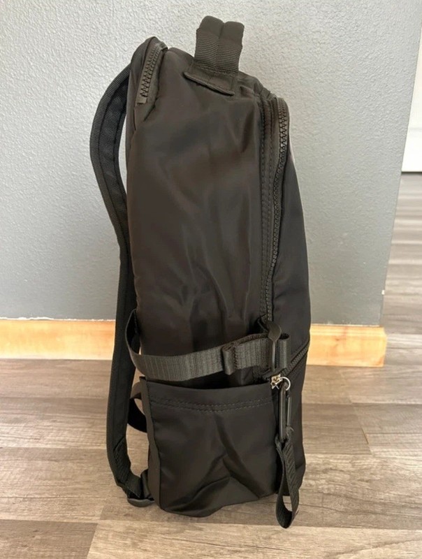 NWT Lululemon New Crew Backpack 22L Black *Updated gallery