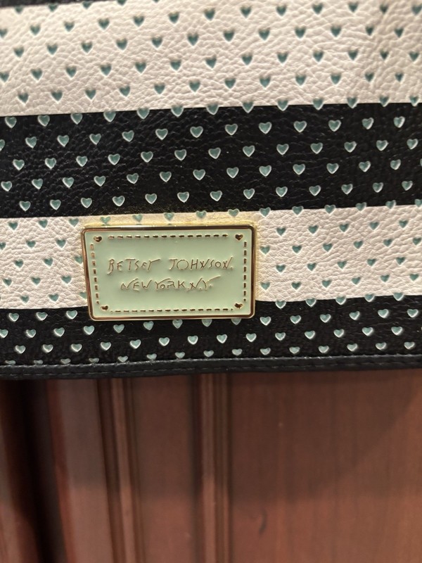 Betsey Johnson XOX Purse Black White Stripe Hearts Chain Bow Crossbody Excellent gallery