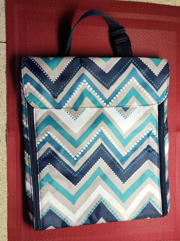 Thirty-One Jewelry Keeper Hanging Travel Cosmetic Organizer Dotty Chevron