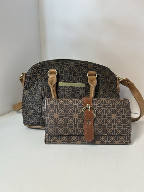 Time And True Purse With Wallet. Adjustable Shoulder Straps. Brown And Beige.