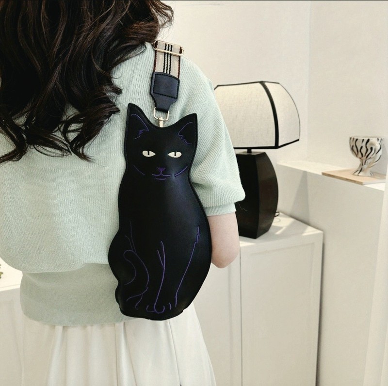 Black Cat Novelty Crossbody Bag Zip Closure, Striped Adjustable Strap Gold 11.5″