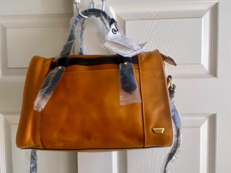 IIIBeCa By Joy Gryson Womens Beca Ochre Leather Satchel 63361