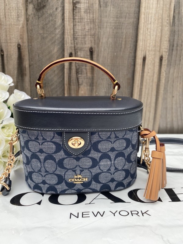 NWT coach Kay Crossbody In Signature Chambray C8165