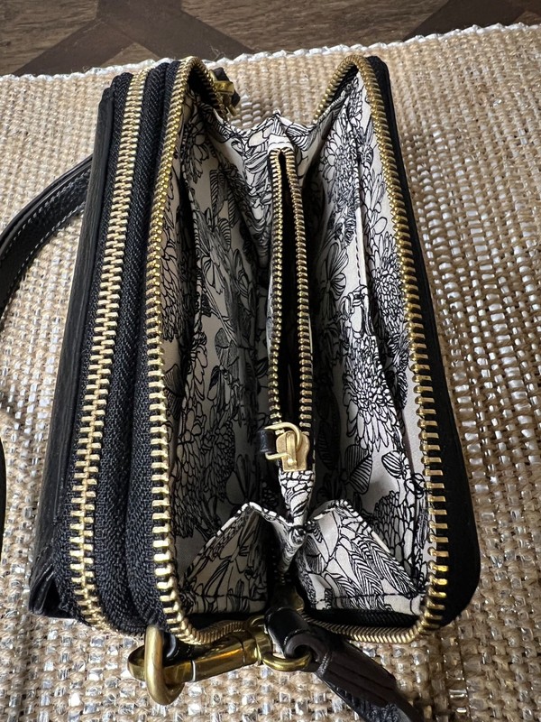 Vera Bradley all in one Black Leather Crossbody small purse wallet Minimal Wear! gallery
