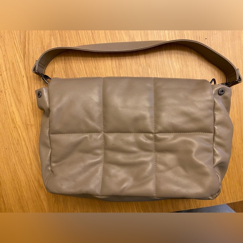 Sondra Roberts Squared Quilted 10in x14in Tan Taupe Shoulder Bag Purse
