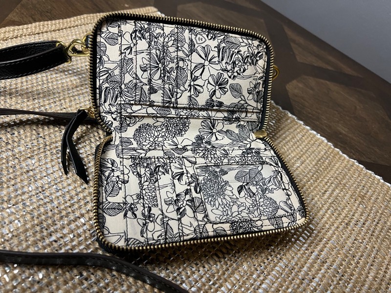Vera Bradley all in one Black Leather Crossbody small purse wallet Minimal Wear! gallery