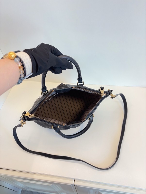 Louis Vuitton Black Full Leather Embossed Dumpling Handbag （26×21×13）cm gallery