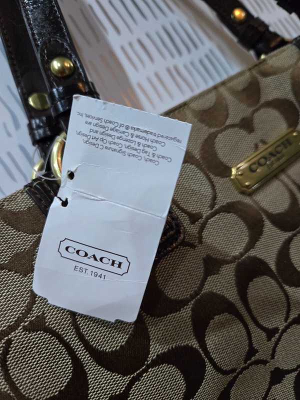 COACH Signature Gallery Logo Zip Tote Purse Brown F19388 NWT Beautiful gallery