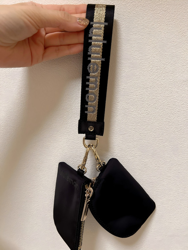 Lululemon Key Bag Wallet Buckle Bag Dual Pouch Wristlet Black/Gold gallery