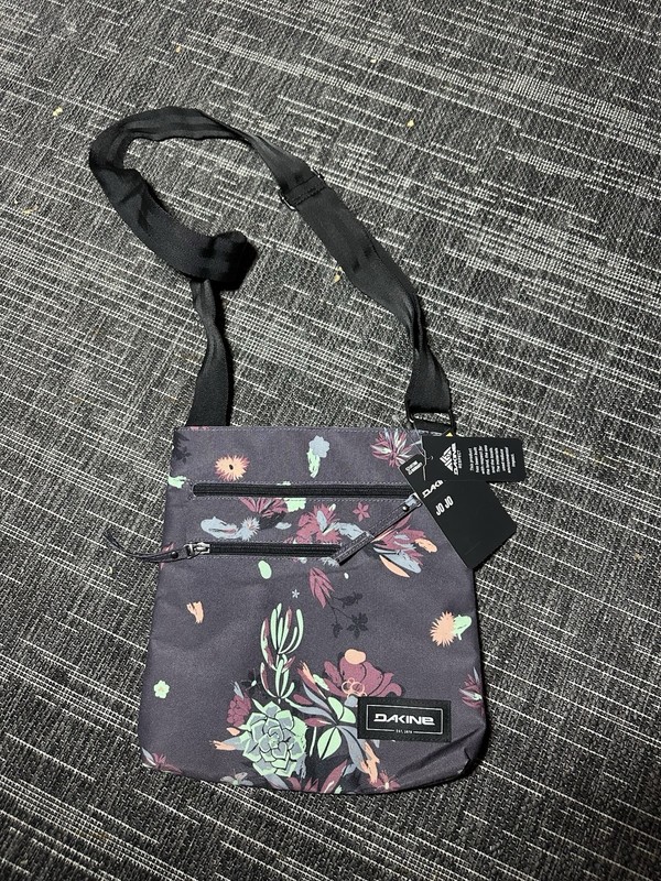 Dakine Jo Jo Crossbody Bag “Perennial” Print NEW WITH TAGS!