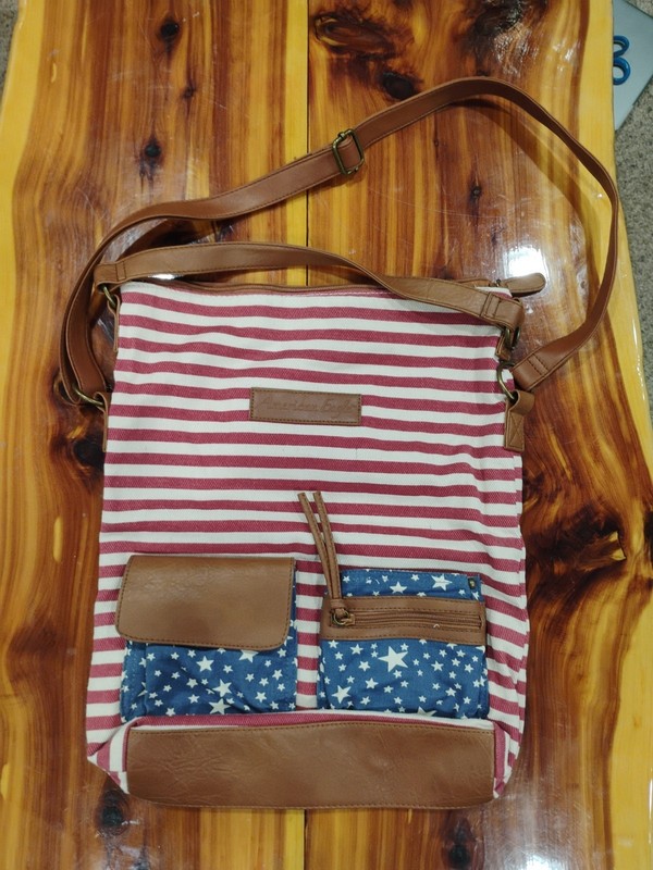 American Eagle Tote/Purse ~ Red, White and Blue ~ Brown Bottom And Handle ~ EUC