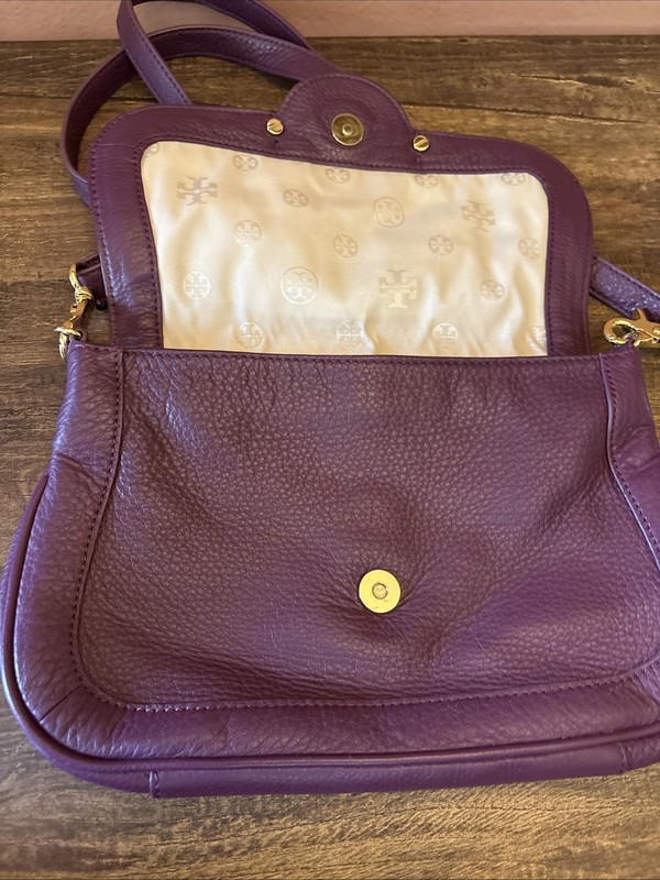 Tory Burch Amanda Mini Pebbled Leather Crossbody Bag In Purple gallery