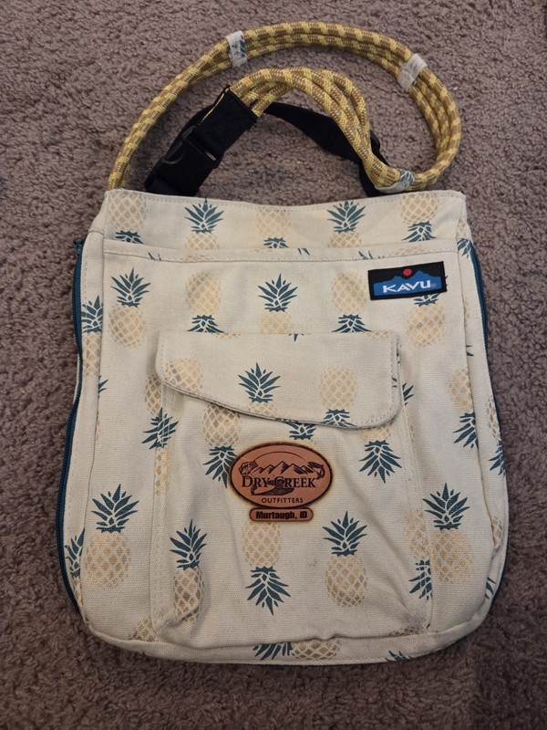 Kavu Keepalong Rope Handle Crossbody Purse Pineapple Print On Cream Preowned