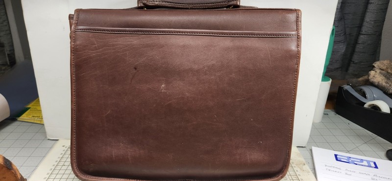 Unbranded Leather Messenger Bag Twist Lock Unlined Great Quality Pre Owned gallery